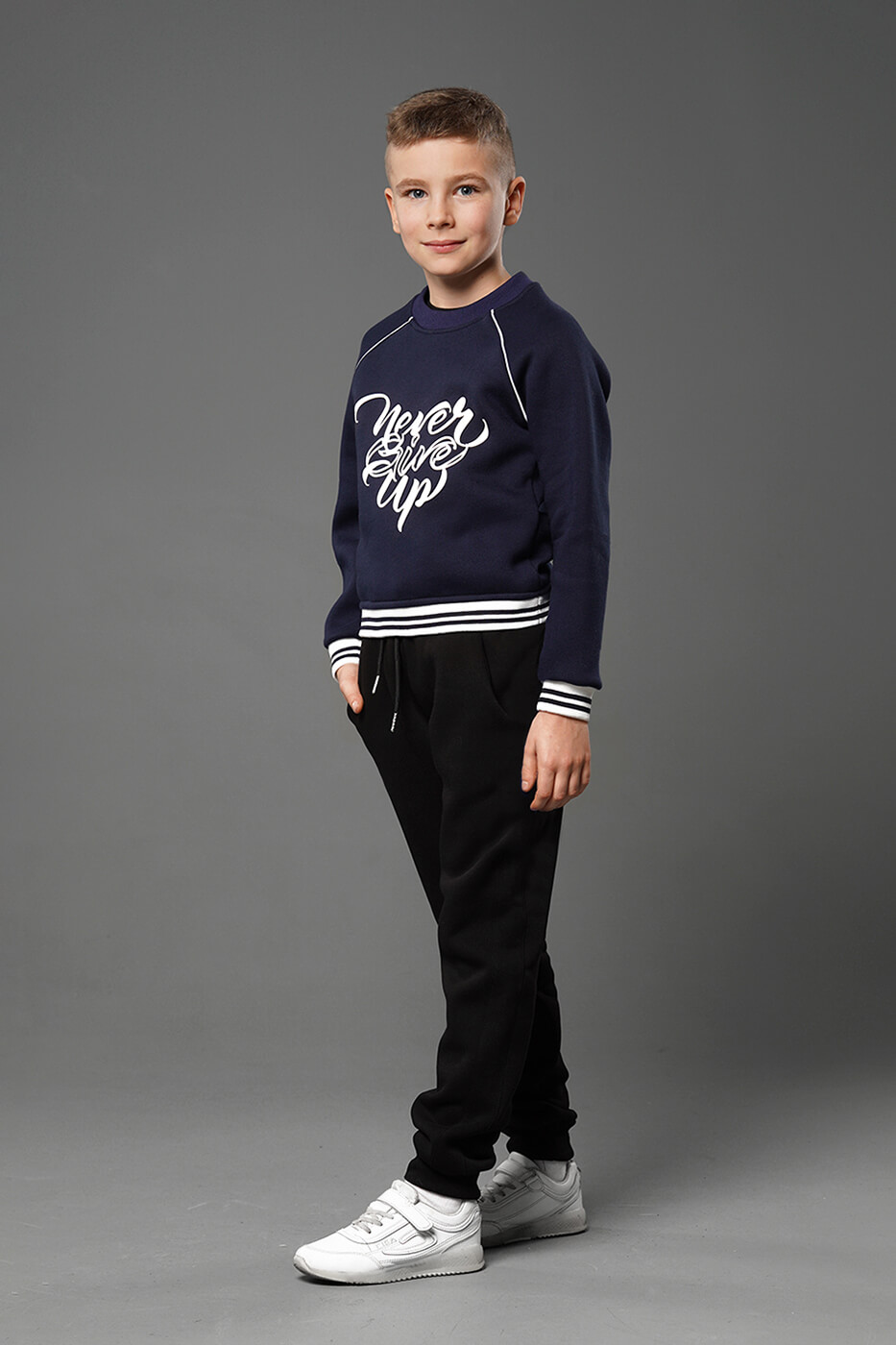 detskaya-tolstovka-dzhej-sinego-cveta