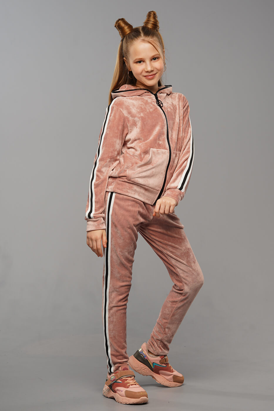 detskij-sportivnyj-kostyum-iz-velyura-nikol-rozovyj2