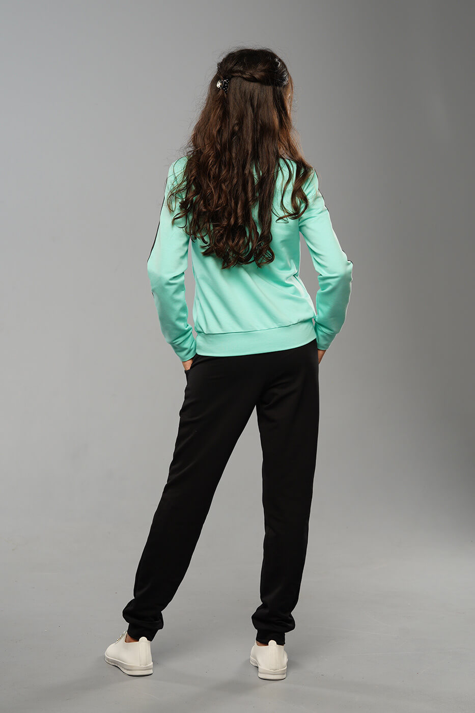 detskij-sportivnyj-kostyum-liza-myatnogo-cveta5