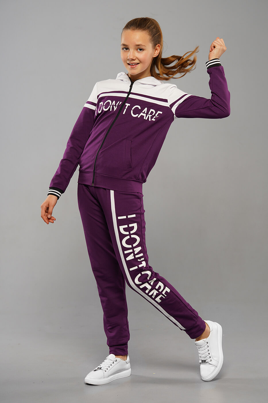 podrostkovyj-sportivnyj-kostyum-na-devochku-sansa-cvet-fioletovyj-s-belym3