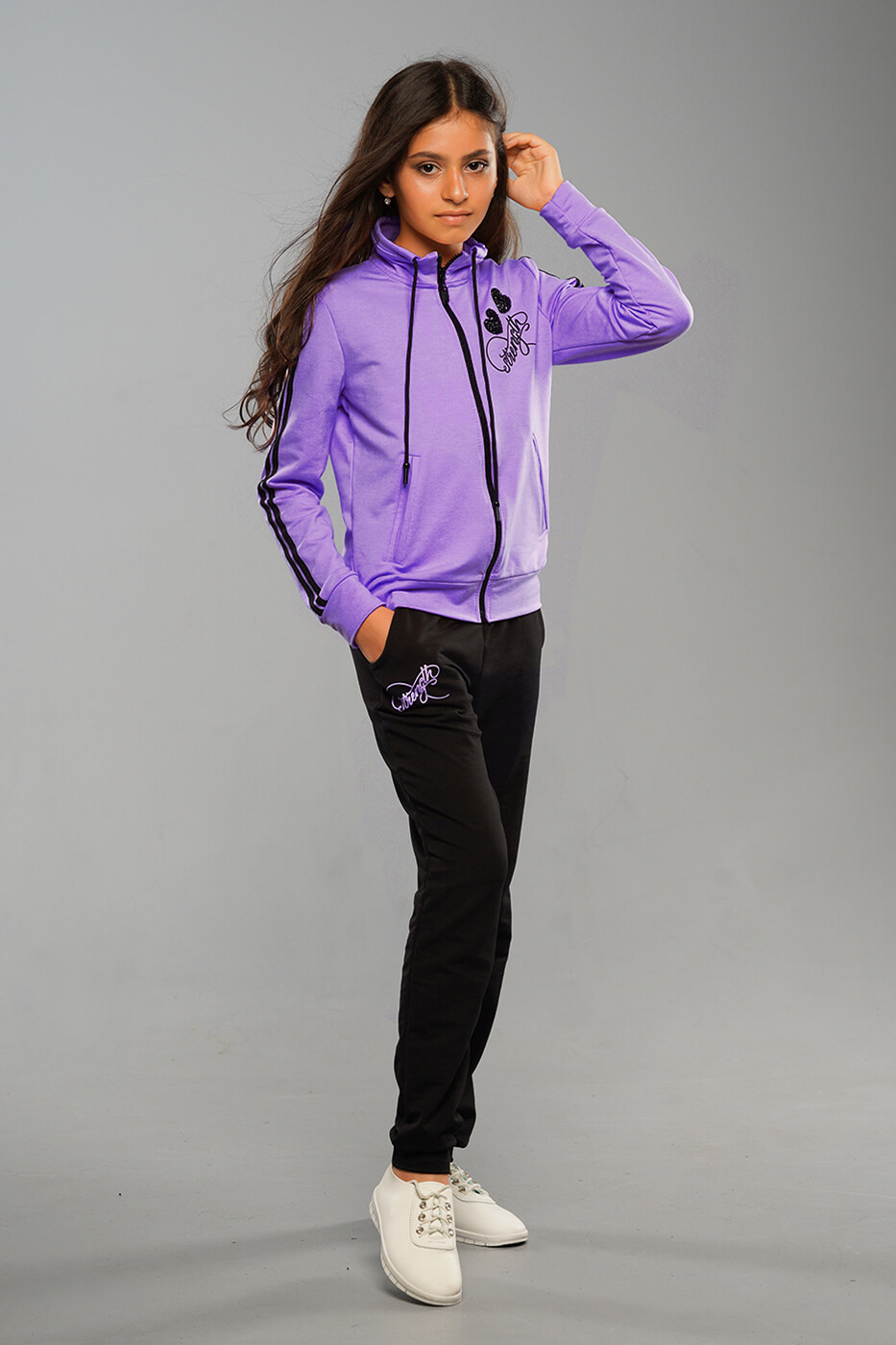 sportivnyj-kostyum-dlya-devochki-liza-lavandovogo-cveta