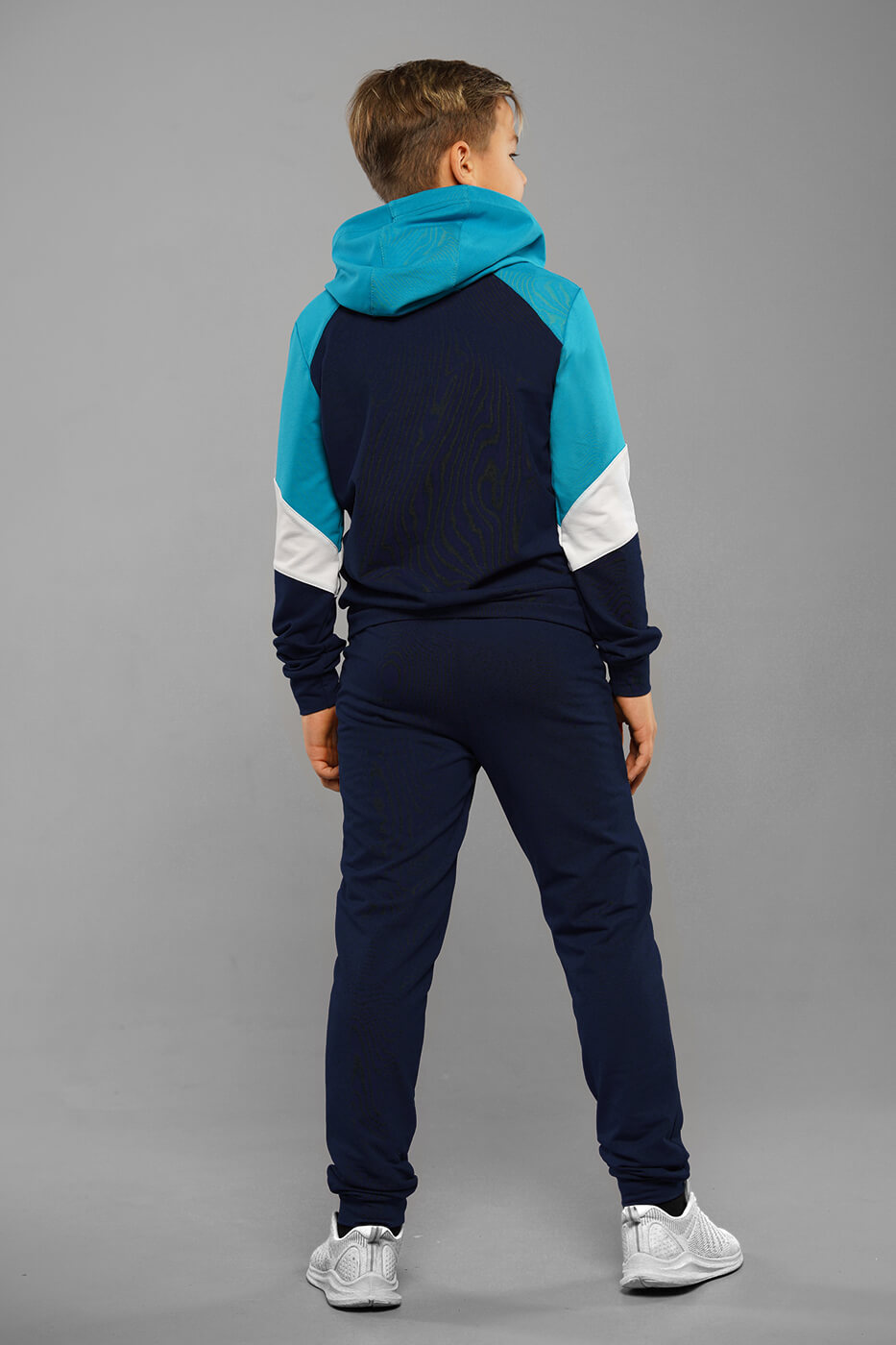 sportivnyj-kostyum-ostin-cvet-morskoj-volny-na-malchika-podrostka9