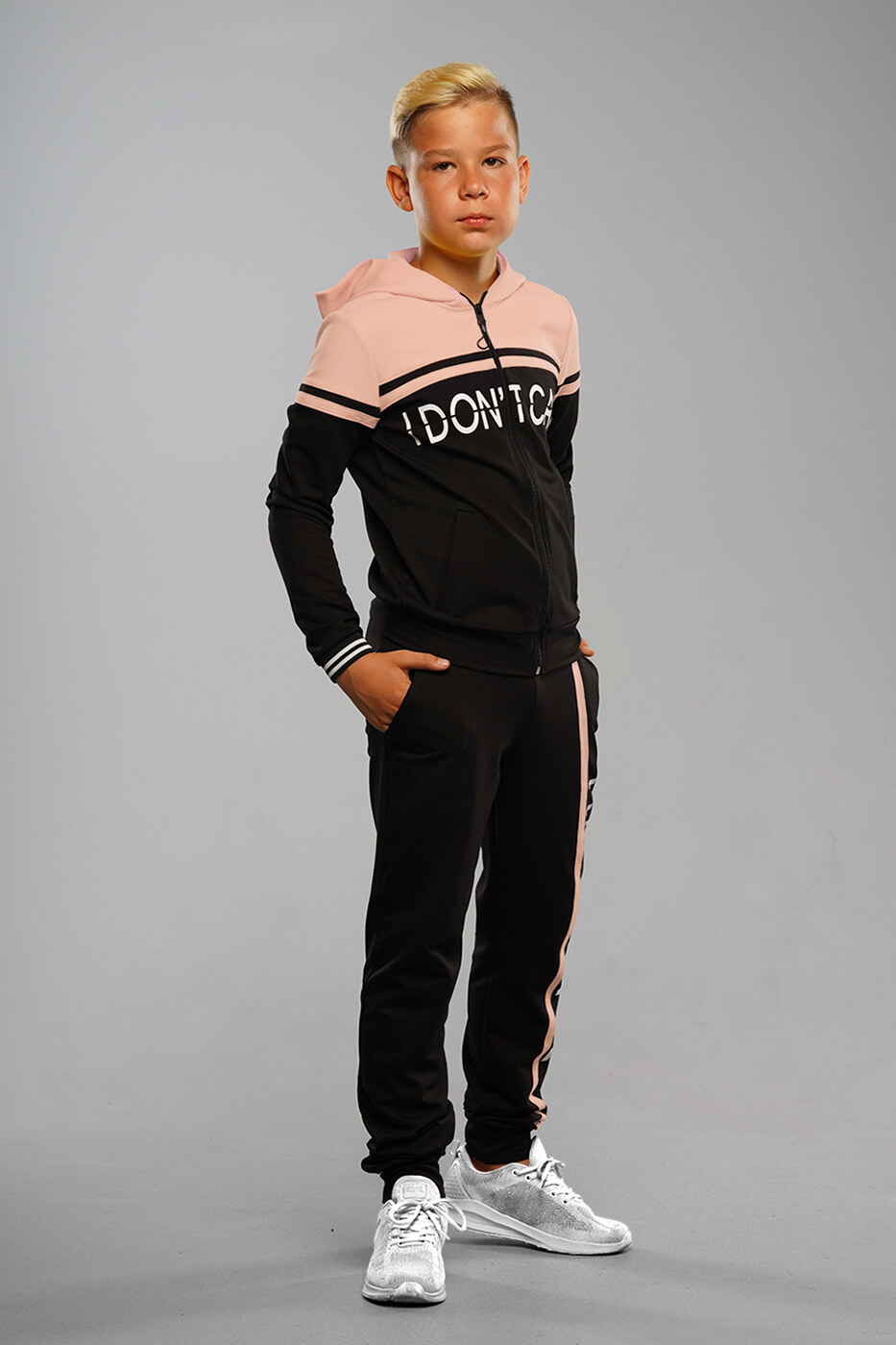 sportivnij-kostyum-na-hlopchika-sasha-chornij-pudra1