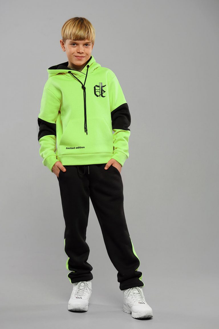 teplyj-sportivnyj-kostyum-s-nachesom-na-malchika-lukas-salatovogo-cveta