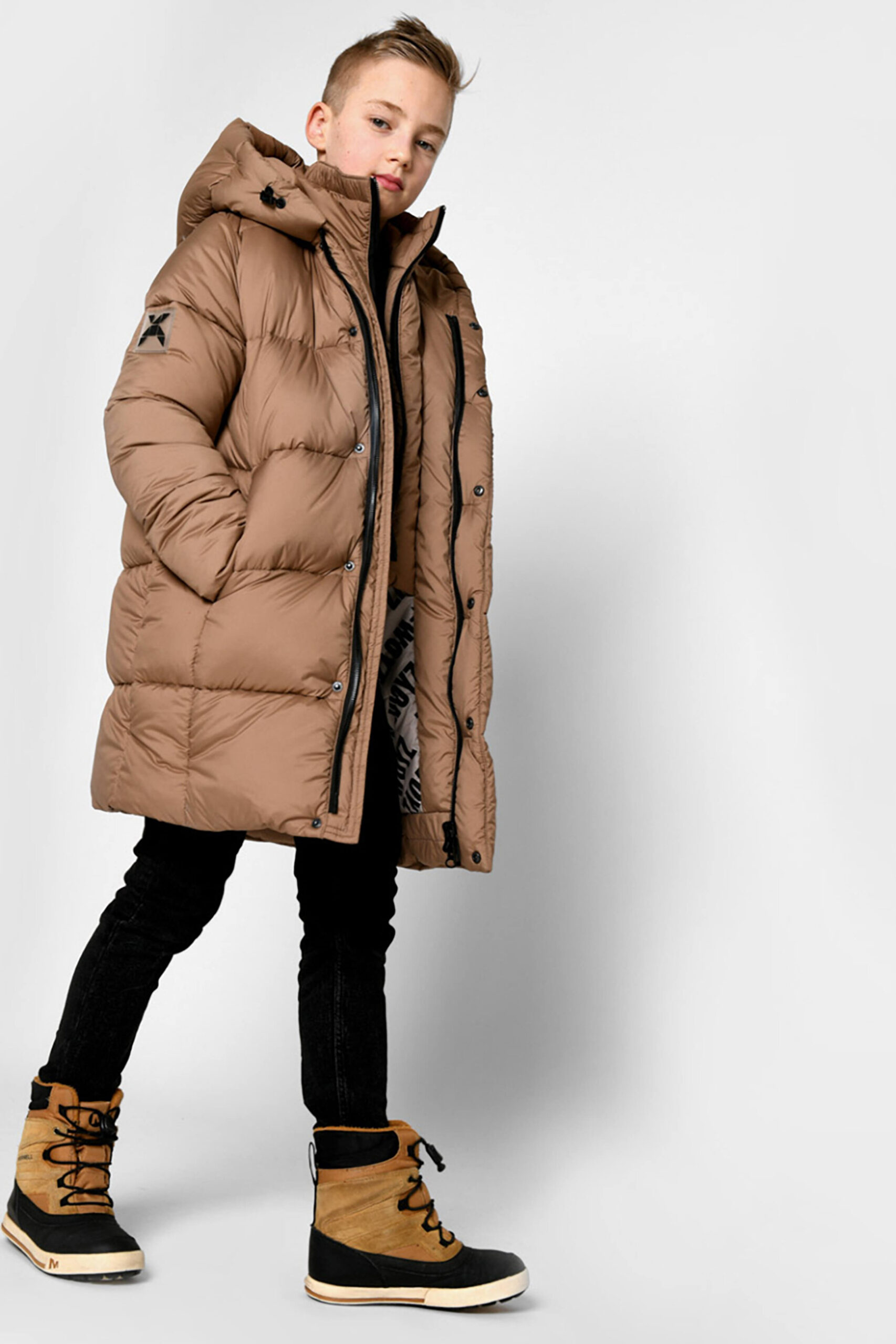 zymovyy-pukhovyk-dlya-khlopchyka-DT-8348 korychnevoho-kolʹoru3