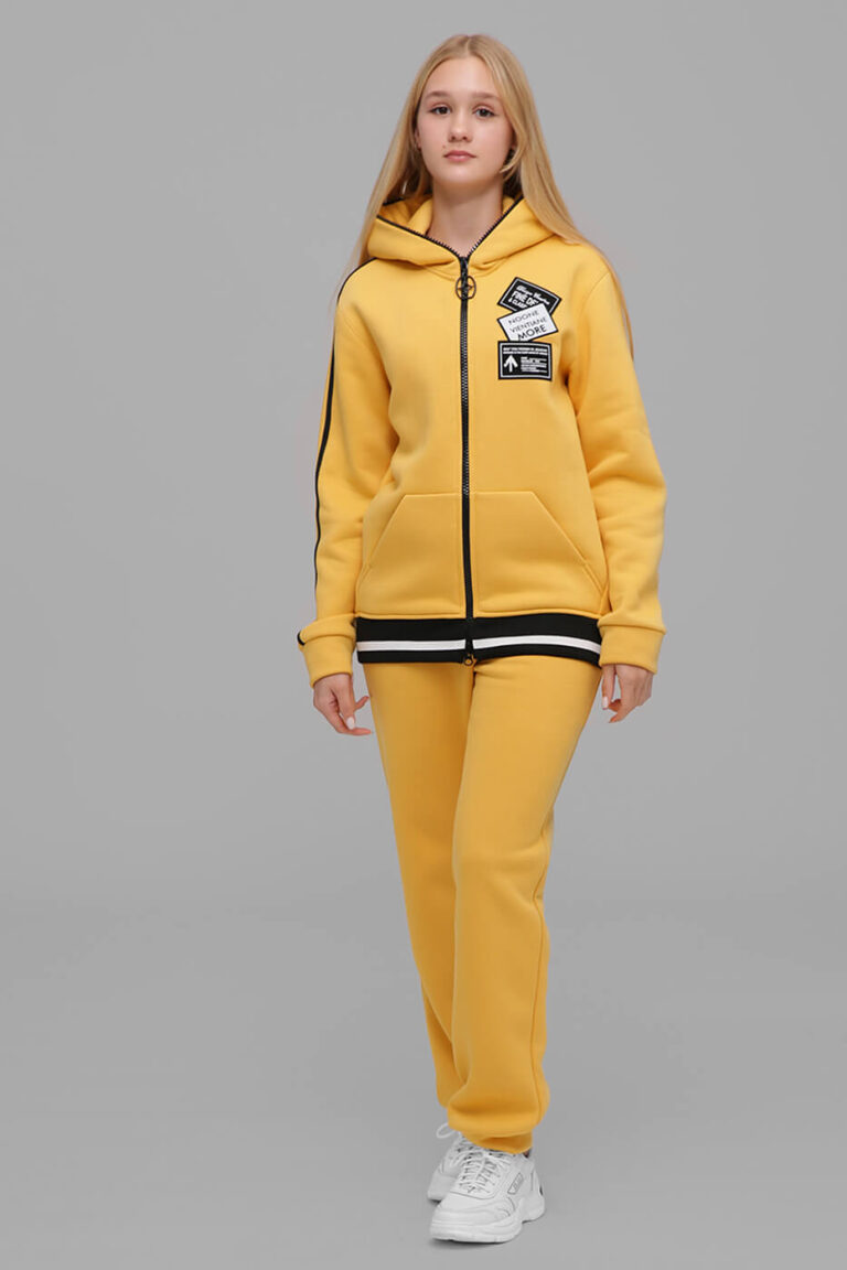 Teplyy Kostyum S Nachesom Na Zmeyke Ester Gorchichnyy.1