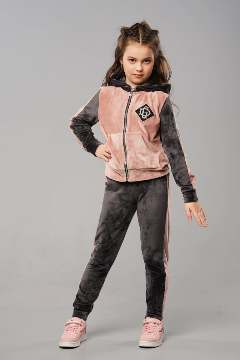 velyurovyj-kostyum-oliviya-dlya-devochek-cvet-seryj-rozovyj Velyurovyj Kostyum Oliviya Dlya Devochek Cvet Seryj Rozovyj